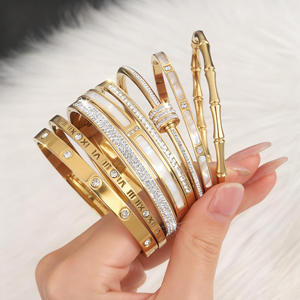 กำไลข้อมือประดับคริสตัลเพทายทรงเหลี่ยมเจียระไนวิบวับ ไม่หมองคล้ำ ดีไซน์ทันสมัย กันน้ำ เคลือบทอง 18K PVD - Product Image 1