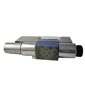 Vanne directionnelle proportionnelle Rexroth 4WREE R901028415 4WREE10R3-75-2X/G24K31/A1V - Product Image 1