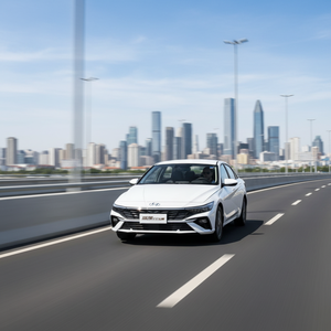 Nouvelle Hyundai Elantra <span class=keywords><strong>LUX</strong></span> 1.5L CVT Édition Premium 2023, berline essence avec caméra de recul et toit ouvrant, compacte, pour l'exportation - Product Image 1