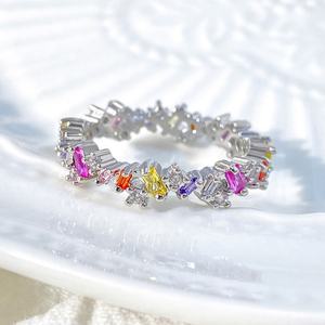 แหวนบาแกตต์ประดับเพชร CZ ชุบทองคำขาว ดีไซน์วงแหวนเพชรคิวบิกเซอร์โคเนียสีชมพู ของขวัญเครื่องประดับสำหรับผู้หญิง - Product Image 4