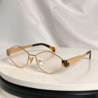 Lunettes de soleil tendance de haute qualité UV400, légères, confortables, à monture carrée complète, verres dégradés colorés en PC, petites et élégantes