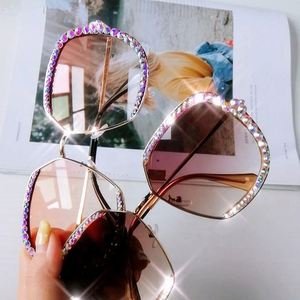 แว่นกันแดดทรงเหลี่ยมโลหะประดับเพชร รุ่นวินเทจ ปี 2025 รับทำโลโก้ตามสั่ง ป้องกันรังสียูวี 400 สำหรับผู้หญิง - Product Image 3