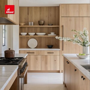 Armoires de cuisine en chêne blanc de style minimaliste Alland, avec îlot de cuisine et plan de travail en <span class=keywords><strong>dalle</strong></span> naturelle lisse - Product Image 1