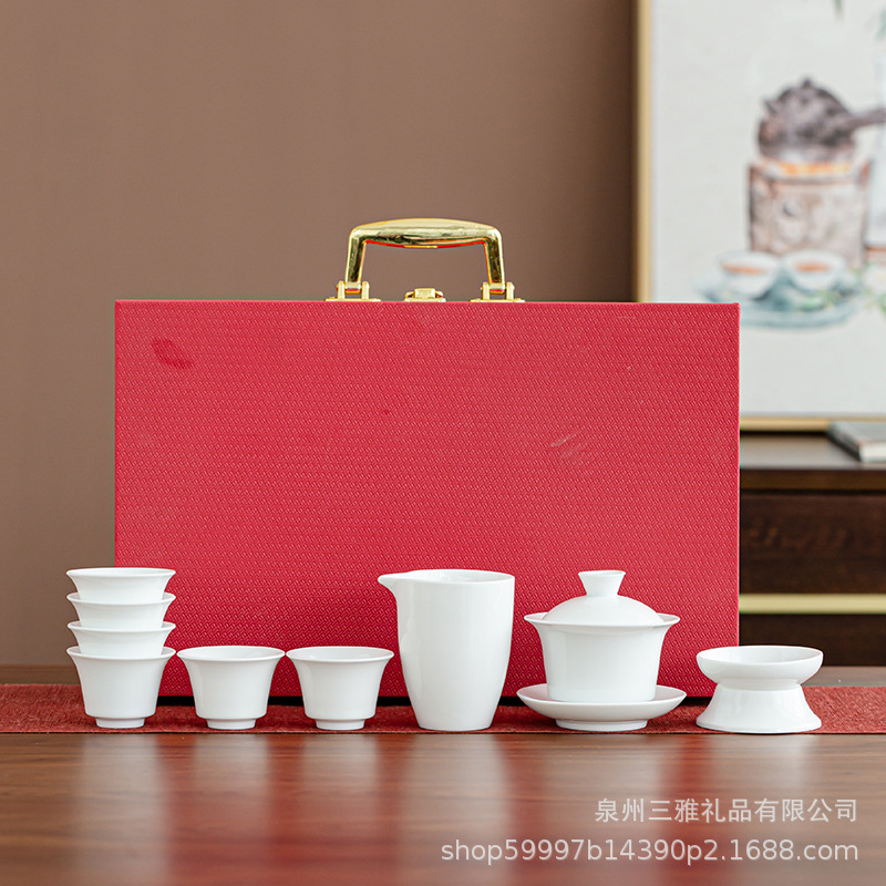 Juego de té de porcelana blanca de alta gama.