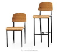 Meubles de restaurant rétro européens, table ronde carrée en bois massif et chaise en métal pour café