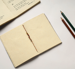 Carnet artisanal en papier fait main avec couverture en tissu patchwork multicolore vibrant, mini journal artisanal (5 x 3 pouces, 52 pages) - Product Image 3