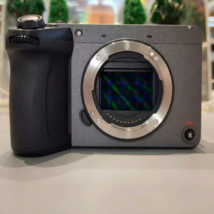 Caméra cinéma plein format Sony ILME FX2 d'occasion, 33MP, stabilisation 5 axes, vidéo 4K, bon état, prête à être expédiée - Product Image 1