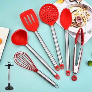 Ensemble d'ustensiles de cuisine en acier inoxydable et silicone résistant à la chaleur, 7 pièces, couleur noire, spatule et cuillères - Product Image 1