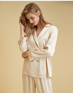 Designer de luxo de duas peças de cetim botão pijama definido para meninas manga longa casa sono desgaste com cintura elástica encerramento para a primavera - Product Image 6