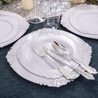 50 assiettes à dessert jetables en plastique robuste, blanches et à bord argenté, de 7,5 pouces, pour mariages et fêtes