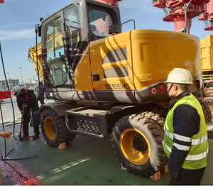 Escavatore Gommato Medio ad <span class=keywords><strong>Alta</strong></span> Capacità 10 Ton XE105WG con Benna da 0,45 m³, Motore di Rotazione, Pompa Idraulica e Benna Frantumatrice/Mulcher - Product Image 2