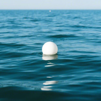 Balles flottantes en polystyrène résistant aux UV écologiques pour les marqueurs de voies navigables intérieures et les balles de pêche en EPS de sécurité pour les barrages hydroélectriques