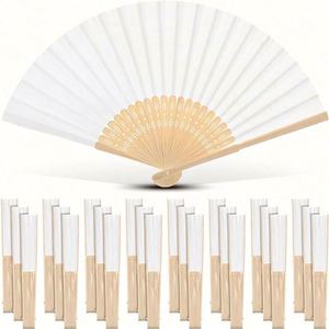 Éventail pliant en bambou personnalisé pour mariage - Peint à la main avec les noms du couple et la date - Product Image 3