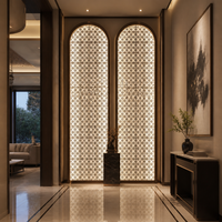 Paravent de luxe arqué rétroéclairé à motif ajouré chinois, sur mesure pour hall d'hôtel