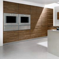 Cuisine modulaire personnalisée Prima, élégante et sans poignées, pour petit appartement, décoration urbaine.