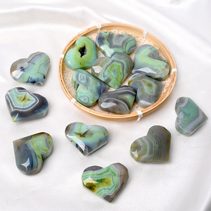 Vente en gros de sculptures de cœur en pierre naturelle, pierre précieuse, cristal, agate verte pomme, pour la décoration - Product Image 1