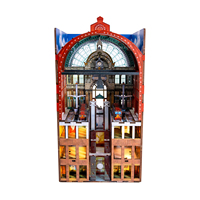 Étagère décorative en bois en forme de cathédrale ferroviaire avec couverture de livre rouge et éclairage LED chaud – Cadeau DIY pour adultes et adolescents