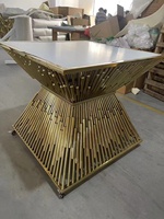 Table à gâteau en acrylique avec dessus miroir avec base en boîte blanche