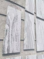 Dalles et carreaux en granit blanc Viscon pour revêtements de sol modernes, salles de bain, cuisines, escaliers extérieurs