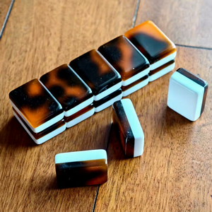 Juego de Mahjong Americano de Lujo, Plegable y Portátil, 160 Piezas de Acrílico Grabado, Ecológico y Resistente al Agua - Product Image 1