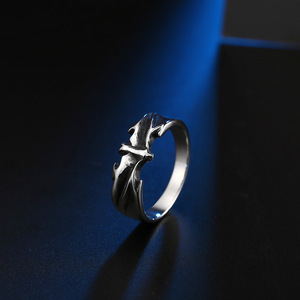 Anillo/brazalete único con forma de murciélago, estilo artístico, retro, gótico y desgastado, diseño de nicho moderno, joyería punk metálica. - Product Image 4