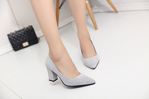 รองเท้าส้นสูงหัวแหลมหนังแท้สีพื้นแบบสวม  ไซส์ใหญ่ รุ่นใหม่  สำหรับฤดูใบไม้ร่วง  ตกแต่งด้วยหนัง PU  แบบหุ้มส้นต่ำ - Product Image 3