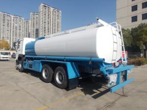 Camion-citerne HOWO Euro3 6x4 20CBM avec pompe à huile centrifuge haute vitesse et débitmètre pour le transport <span class=keywords><strong>de</strong></span> <span class=keywords><strong>pétrole</strong></span> en vrac - Product Image 2