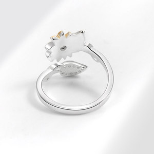 Anillo Giratorio Ajustable con Girasol, Zirconia, Cobre, Chapado en Oro, Diseños de Dos Tonos, Joyería Antiestrés 'Eres mi rayo de sol', Regalo de Cumpleaños - Product Image 4