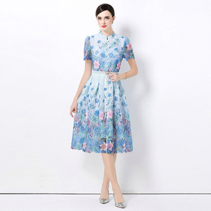 Vestido largo retro francés de encaje estampado para mujer, con cintura alta, corte ajustado y línea A, elegante y con estilo. - Product Image 2
