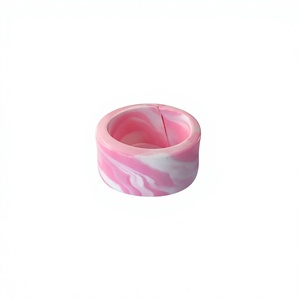 Bracelet jonc sculpté en résine de qualité supérieure, design tendance, vente en gros, nouveau bracelet coloré élégant avec breloques pour femme, idéal pour mariage et fête - Product Image 6