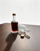 Bouteille en verre de haute qualité 300ml 350ml pour spiritueux, petite bouteille de vin en verre transparent, logo personnalisé OEM ODM pour mini whisky, brandy, usage cadeau