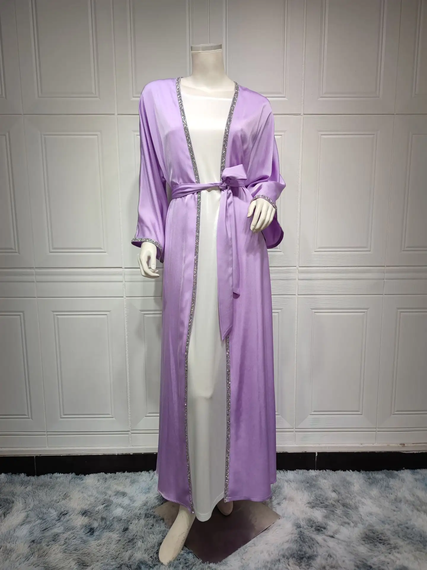 2023 disegni Eid Dubai islamico elegante modesto Abaya donne abito musulmano interno Slip Dress Abaya Set diamante raso di seta aperto Abaya