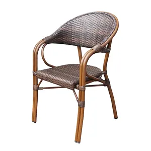Chaise de salle à manger de bistrot parisien en rotin synthétique pour jardin extérieur - Product Image 1