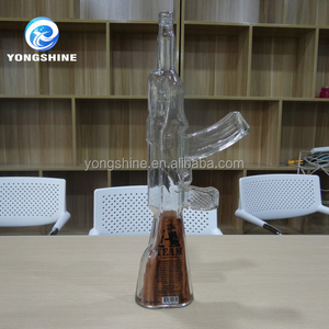 Vente en gros de bouteilles de vin en verre transparentes vides en forme de <span class=keywords><strong>AK</strong></span> <span class=keywords><strong>47</strong></span>, carafe à whisky, rhum - Product Image 3