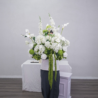 DKB Crafts Arrangement floral artificiel blanc et vert très demandé pour allée de mariage et décoration d'autel