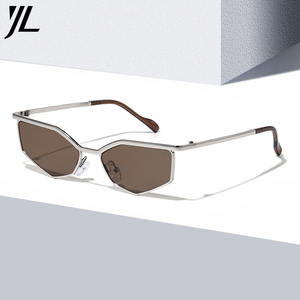 Nuevas Gafas de Sol Metálicas con Marco Completo, Estilo Ojo de Gato, Poligonales, Degradado, Estilo Europeo Americano, Individualista, <span class=keywords><strong>Y2K</strong></span>, Ciberfuturista, Forma de Diamante - Product Image 1