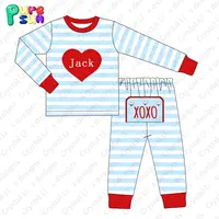 Pigiama per bambini con applicazioni a cuore all'ingrosso pigiama per bambini a righe blu abiti da boutique pigiama per bambini in cotone 100% per il giorno di Valentin