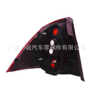 Feux arrière LED pour Ford Focus 09 berline, modèle 8M5913405BA et 8M5913404BA, directement de l'usine - Product Image 1