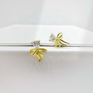 Prix usine boucles d'oreilles tendance en argent sterling 925 plaqué argent, motif nœud papillon, style coréen, petites, émaillées, simples, pour femme, bon marché - Product Image 2