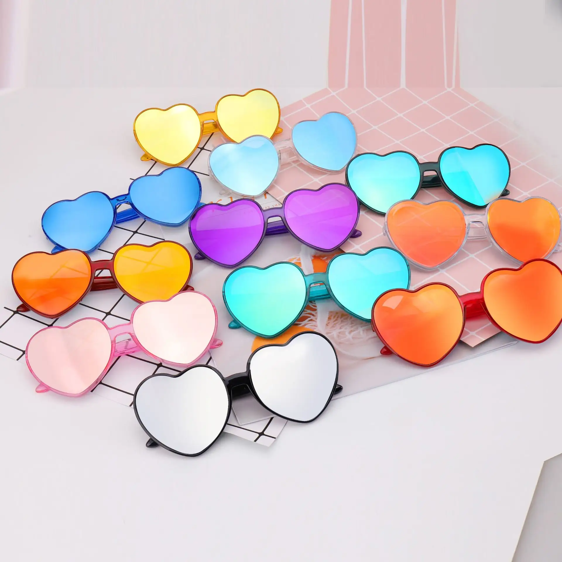 Óculos de sol espelhado para amor, óculos de sol colorido coração para festa, amor e roses 2023