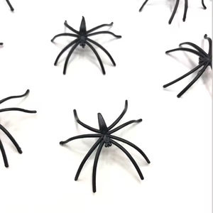 Venta caliente Multicolor 4,5 cm pequeñas arañas de plástico realistas pequeñas arañas Terror Prank Props Halloween decoraciones al aire libre a granel - Product Image 6