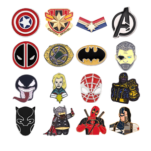 Broches de Metal Esmaltado de Spider-Man, Superhéroe de <span class=keywords><strong>Marvel</strong></span> y <span class=keywords><strong>DC</strong></span>, de la Serie de Televisión Estadounidense, Anime, Productos de Venta Caliente - Product Image 1