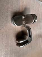 Clips d'angle en verre satiné noir SS316