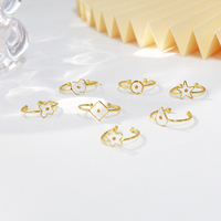 Nouveau design de bagues en cuivre plaqué or en résine transparente bijoux pour femmes bague en graines de moutarde en résine