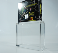 Protecteur acrylique de carte à collectionner de sport Crystal-Clear de vente en vrac pour l'utilisation de magasin de boîte de cintre de basket-ball