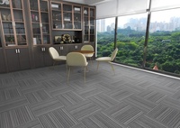 Dalles de moquette modernes en PP 50x50 cm avec support en PVC, résistantes au feu et écologiques, antidérapantes, à poils moyens, pour usage domestique et commercial