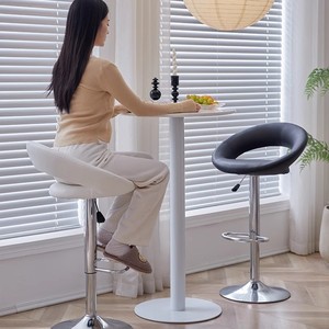 Sgabello <span class=keywords><strong>da</strong></span> <span class=keywords><strong>Bar</strong></span> Moderno Girevole e Regolabile, Seduta Imbottita in Pelle PU, Struttura in Metallo Resistente, Sedia <span class=keywords><strong>da</strong></span> Bancone per Cucina e <span class=keywords><strong>Bar</strong></span> di <span class=keywords><strong>Casa</strong></span> - Product Image 3