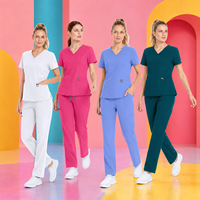 Tenue Médicale Femme Extensible 4 Directions – Blouse Col V et Pantalon – Personnalisation Couleur et Logo – Vente en Gros Fabricant