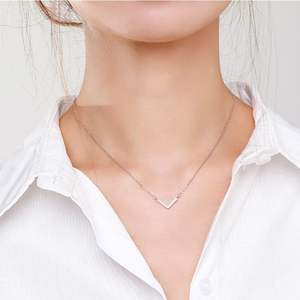 Collier pendentif en forme de V en argent sterling S925 minimaliste avec zircon, version cuivre personnalisable, pour femmes, à porter au quotidien - Product Image 3