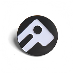 Insigne de revers d'anime mignon en gros personnalisé artisanat en métal d'anime coloré épingles en émail souple noir - Product Image 5